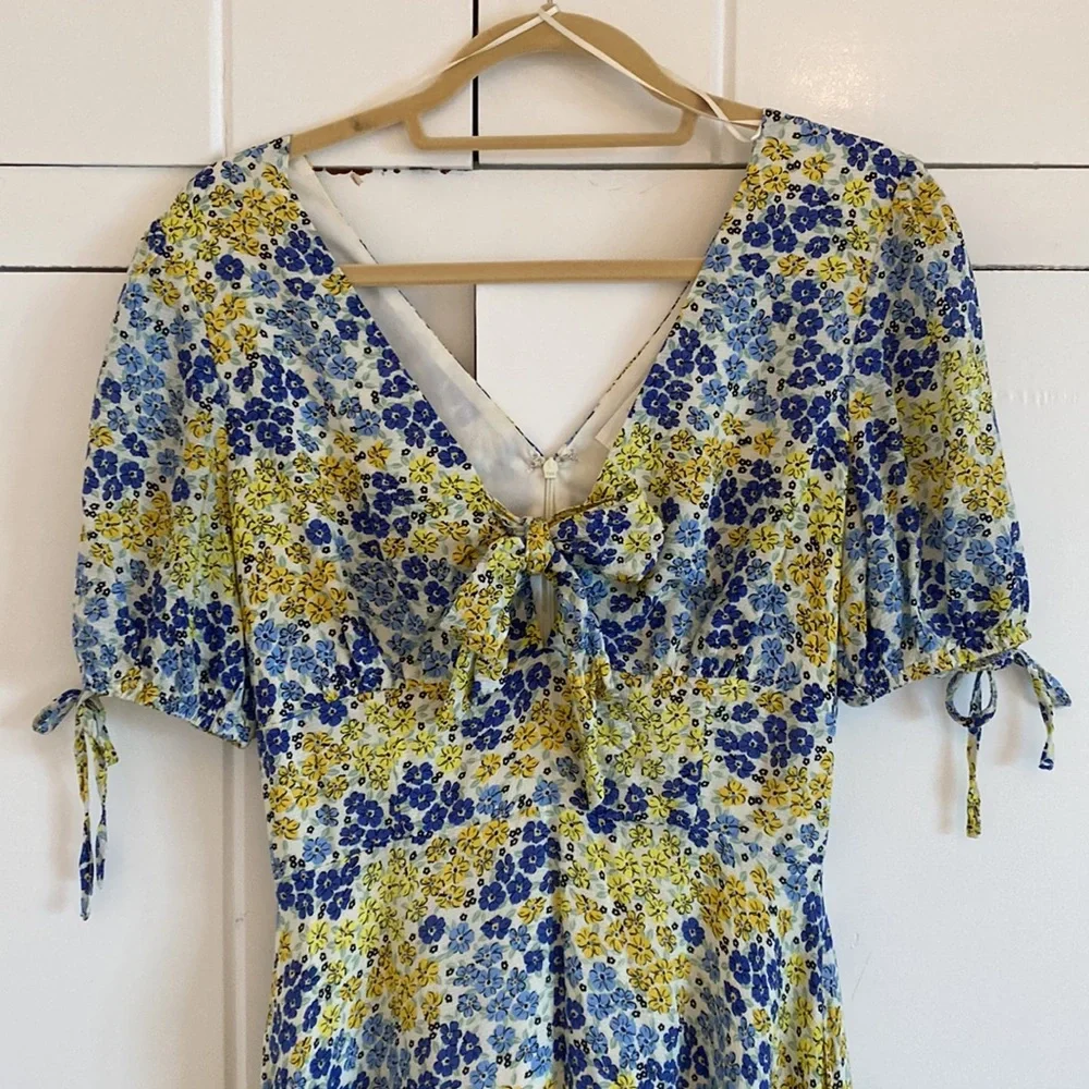 Lost + Wander | Size XS | Mini dress with lace hem detail - Picture 2 of 4